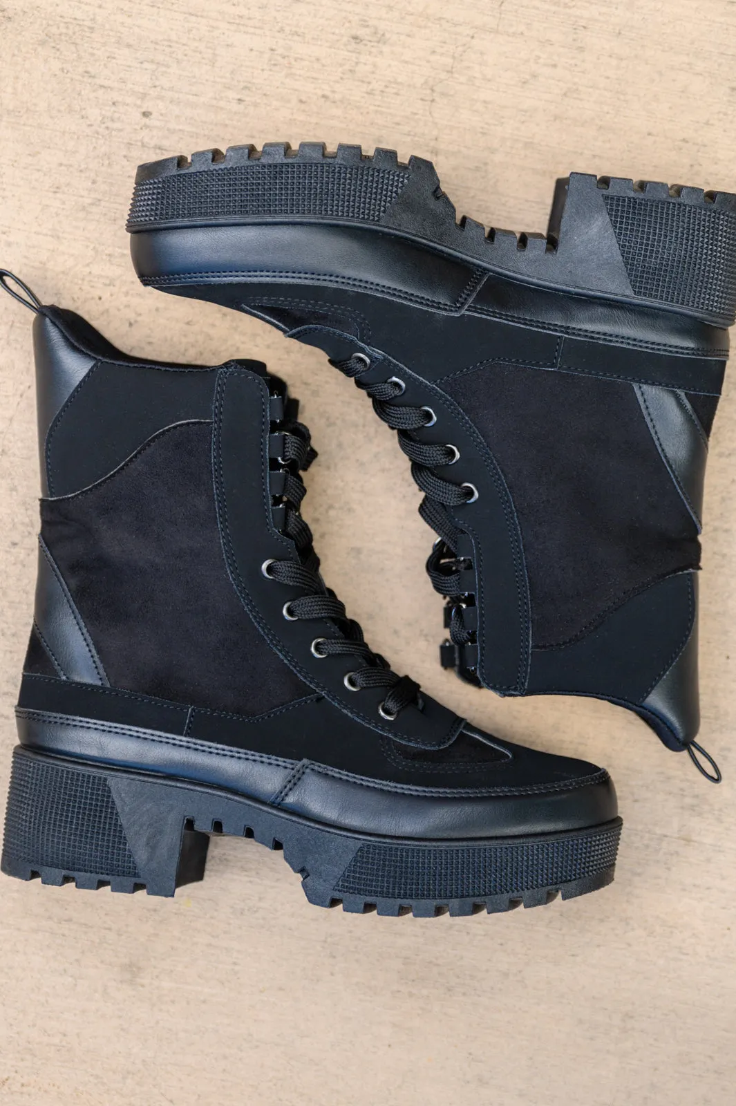 Desert Nights Lace Up Boots In Black Winter22