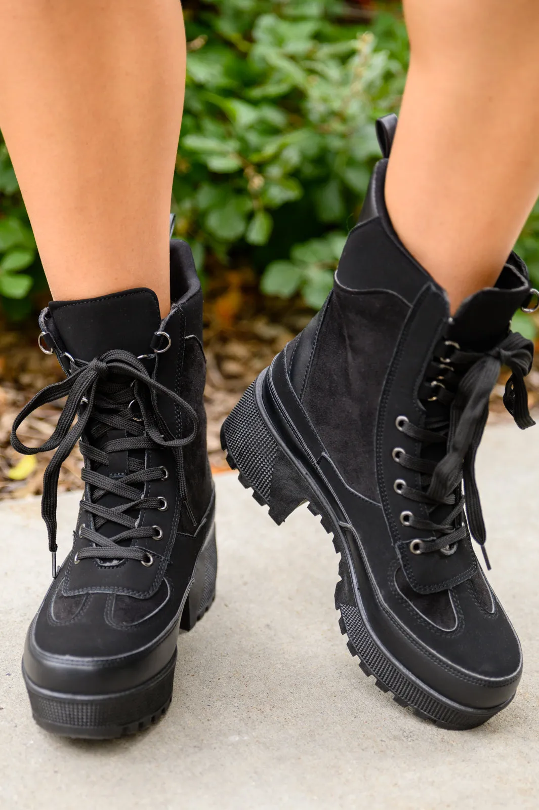 Desert Nights Lace Up Boots In Black Winter22