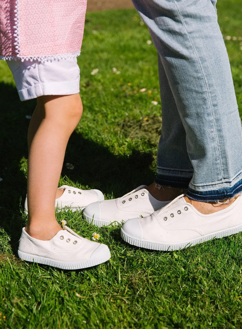 Hampton Canvas Plum Plimsolls in White