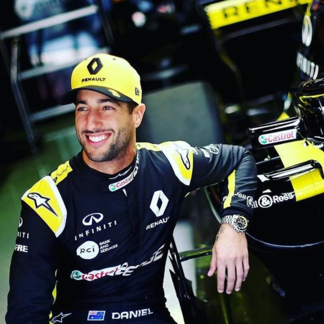 NEW DANIEL RICCIARDO 2019 RACE SUIT - RENAULT F1 TEAM