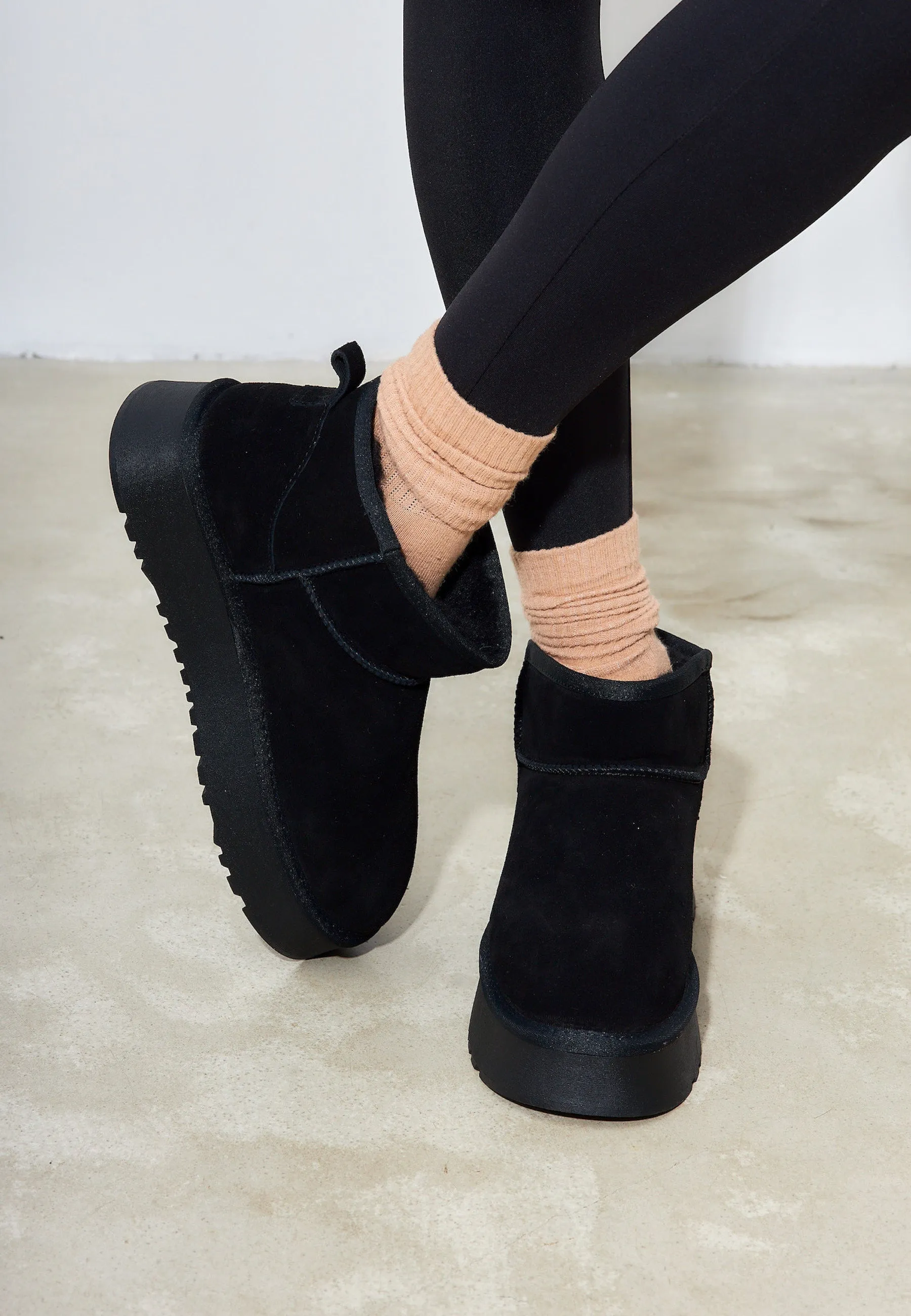 Suede Platform Winter Boots - Black