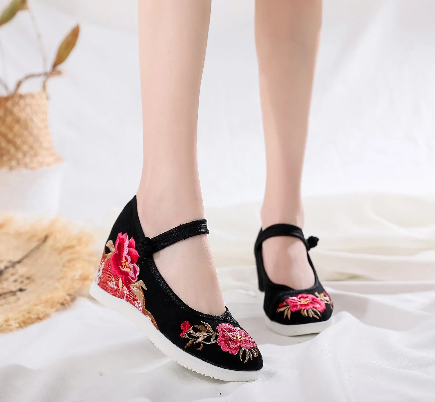 Women's Jacquard Cotton Ethnic Style Embroidered Height Canvas Shoes